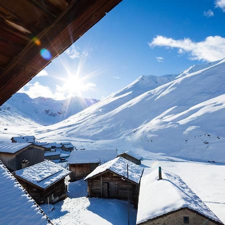 Готель Gasthaus Alpenrose Juf Екстер'єр фото