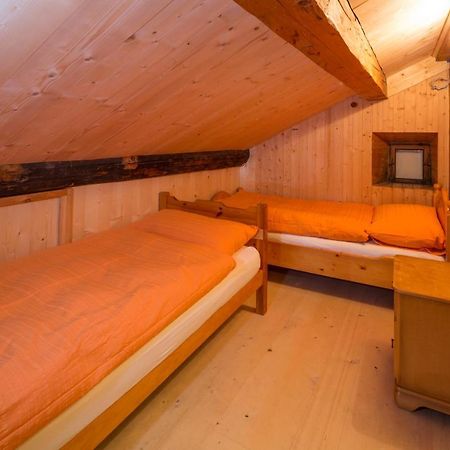 Готель Gasthaus Alpenrose Juf Екстер'єр фото