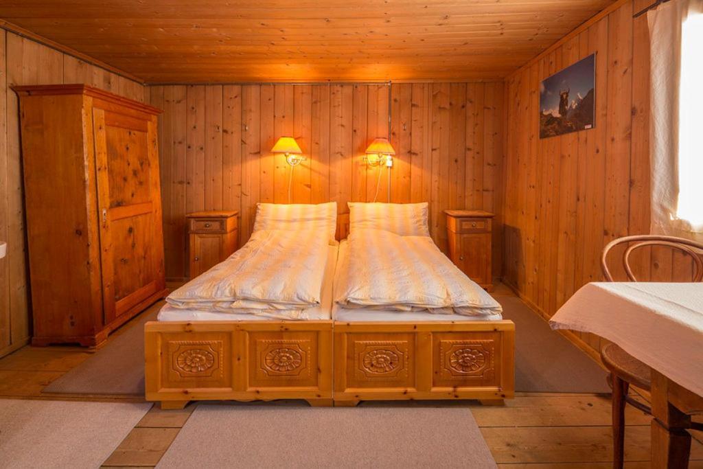Готель Gasthaus Alpenrose Juf Екстер'єр фото