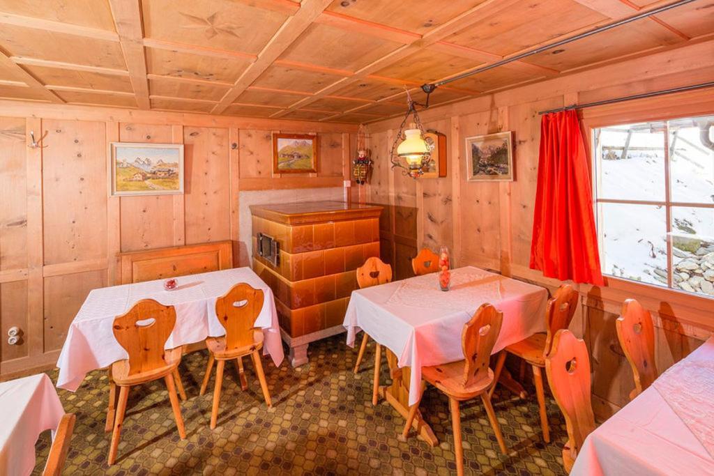 Готель Gasthaus Alpenrose Juf Екстер'єр фото