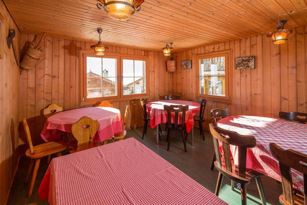 Готель Gasthaus Alpenrose Juf Екстер'єр фото