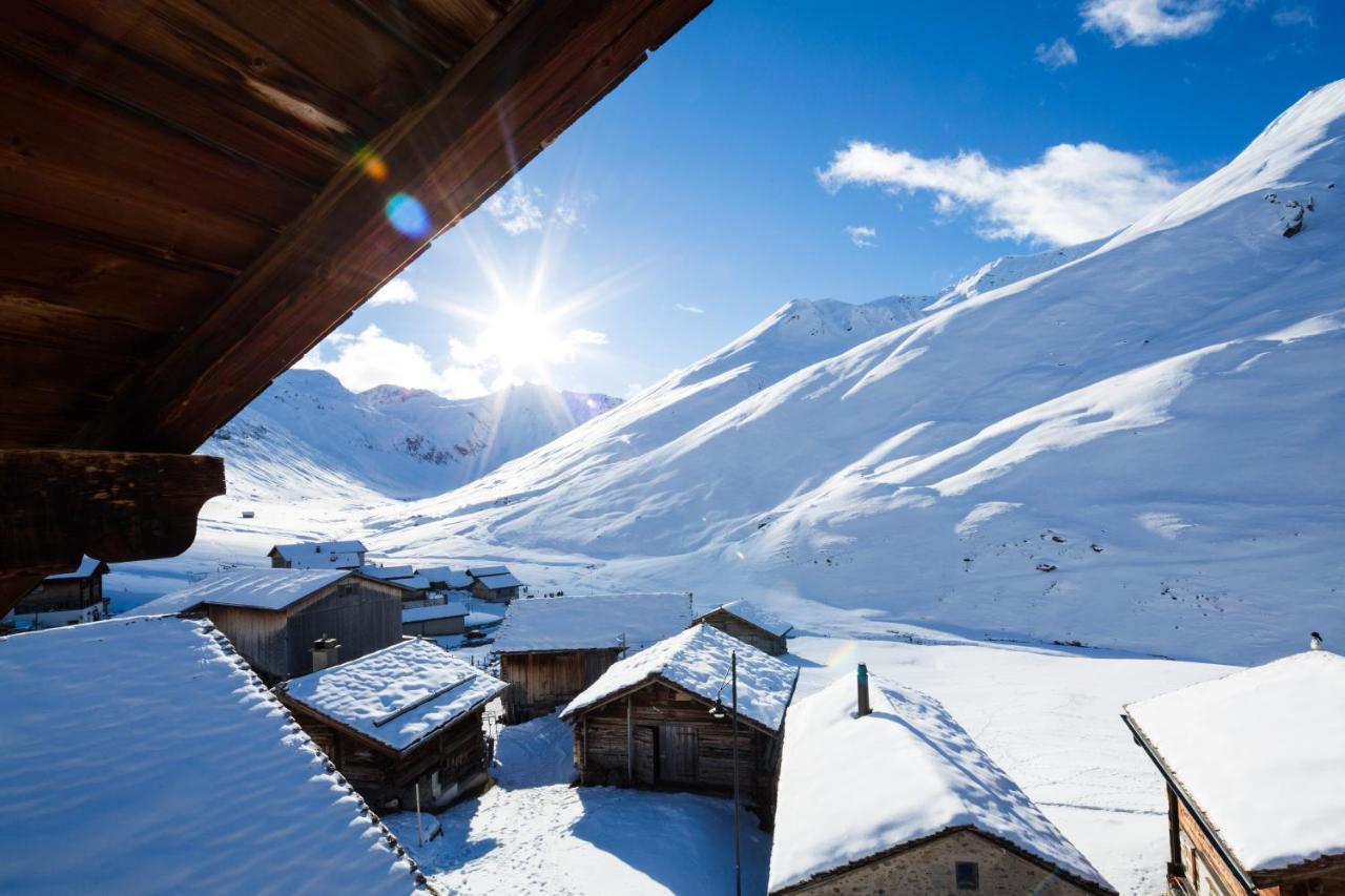 Готель Gasthaus Alpenrose Juf Екстер'єр фото