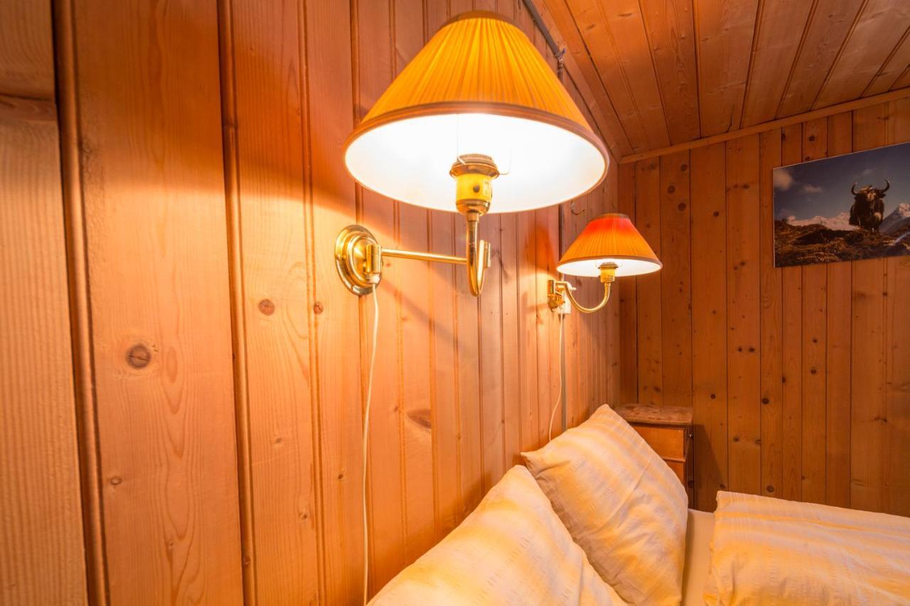 Готель Gasthaus Alpenrose Juf Екстер'єр фото