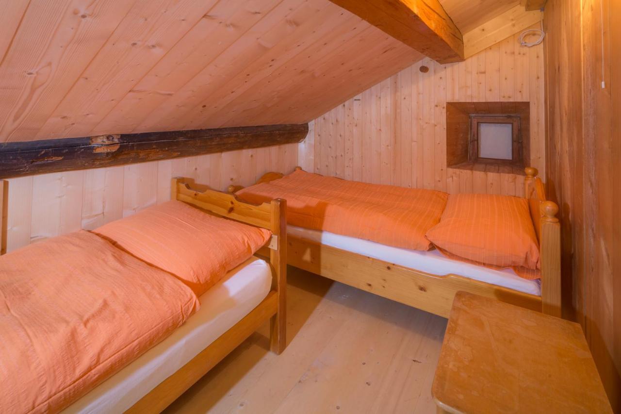 Готель Gasthaus Alpenrose Juf Екстер'єр фото