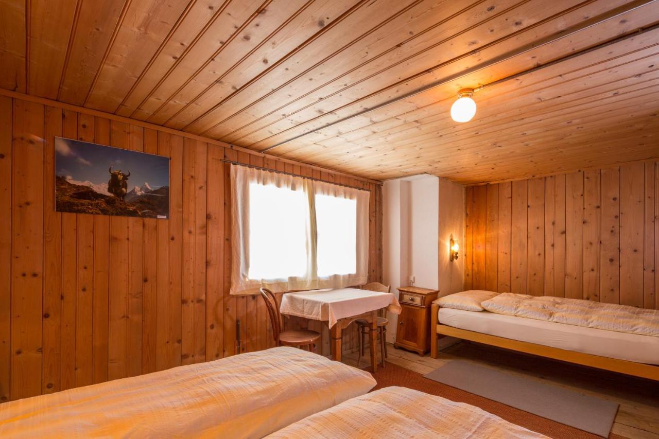 Готель Gasthaus Alpenrose Juf Екстер'єр фото